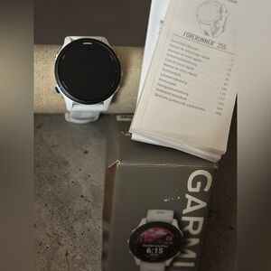 garmin Forerunner 255 Music White and Black Smartwatch